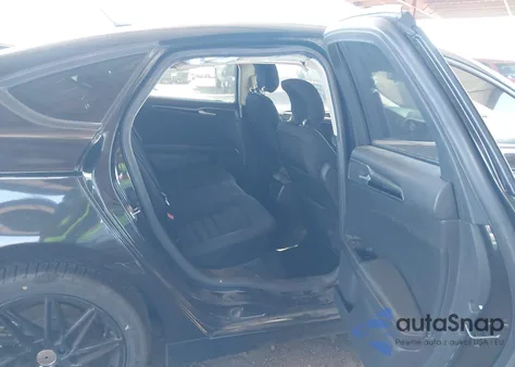 2013 Ford Fusion Hybrid Se z USA, uszkodzony, nr VIN 3FA6P0LU6DR267739